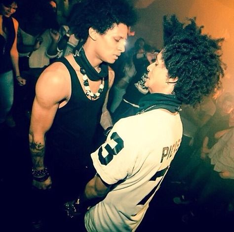 Brotherly love Les Twins Larry, Twin Photos, Les Twins, Brotherly Love, Beyonce Knowles, Beyonce, Twins, Dancer, Actors