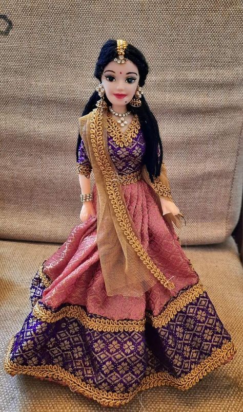 Dasara Decoration Ideas At Home, Engagement Plates, Krishna Doll, Dhoti Function, Barbie Decorations, Dress Makeover, Wedding Embroidery Hoop, Desi Dress, Wedding Drawing