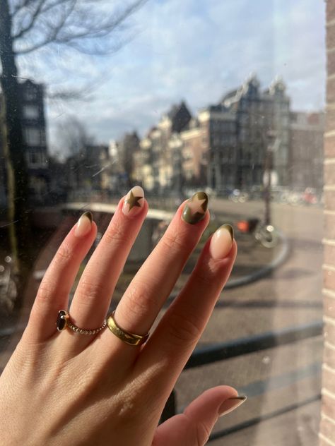 Sage Green Star Nails, Dark Green Star Nails, Green Acrylic Nails Ideas, Brown Star Nails, Green Star Nails, Nail Inspo Green, Types Of Nails Shapes, Micke Desk, Star Nail Designs