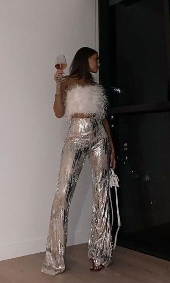 casual Christmas party outfit: fluffy top and silver sequin pants Glitz And Glam Outfit, Beyonce Concert Outfit, Casual Christmas Party, Casual Christmas Party Outfit, New Year’s Eve Outfit, New Year Outfit, Silver Outfits, Silver Pants, Makeup Tip