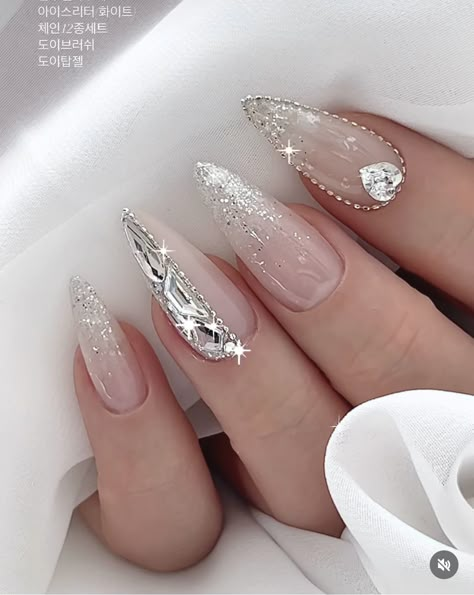 Acrylic Nail Designs Classy, Bridal Nails Designs, Fancy Nail Art, Henna Nails, Nails Bling, Beauty Nails Design, Nails Design With Rhinestones, Stiletto Nails Designs, Dope Nail Designs