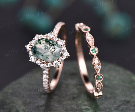 Emerald Stone Engagement Ring With Band, Earthy Wedding Rings Unique, Moss Agate Wedding Ring, Green Wedding Rings, Moss Ring, Agate Wedding Ring, Emerald Engagement Ring Set, Art Deco Emerald, Moissanite Wedding Ring Set