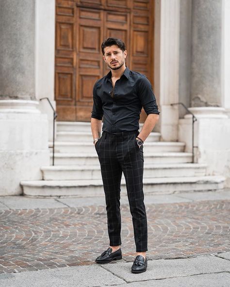 𝐌𝐄𝐍 𝐅𝐀𝐒𝐇𝐈𝐎𝐍 𝐒𝐓𝐘𝐋𝐄 | 🇦🇱🇮🇹 on Instagram: “Total black Monday 😎 Happy new week friends! ____ Yes or No? Let me know in the comments below 👇🏻 ____ #omarspaneshi #totalblack…” Black Shirt Outfit Men, Black Shirt Outfits, Formal Attire For Men, Black Dress Shirt, Black Pants Outfit, Black Outfit Men, Shirt Outfit Men, Formal Men Outfit, Black Attire