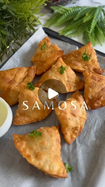 W A J I H A on Instagram: "Aloo Samosa  Another one favourite in the Ramadan Season. The perfect dough makes this samosa special. Do try it ❤️  Ingredients: Potato 500g (peeled, boiled and mashed) Red chilli powder 1/2 tbsp Chat masala 1/2 tbsp Garam masala 1/2 tsp Salt 1/2 tbsp/to taste Chinese salt 1 tsp Cumin crushed 1 tsp Coriander crushed 1/2 tbsp Green chilli crushed 1 tbsp Fresh coriander crushed 1 tbsp  Plain Flour 2 cups Cumin seeds 1/4 tsp Carom seeds/Ajwain 1/4 tsp Salt 1/2 tsp/to taste Oil 2 tbsp Water 1 cup / as needed  💕  Follow the method and you will get perfect samosa 💕  #foodblogger #aloosamosa #easyrecipes #foodreels #foodrecipes #foodvideos #ramadanspecial #easycooking #loveforfood" Mexican Samosa Recipe, Samosa Sauce, Samosa Chat, Samosa Dough, Perfect Dough, Aloo Samosa, Chat Masala, Carom Seeds, Samosa Recipe