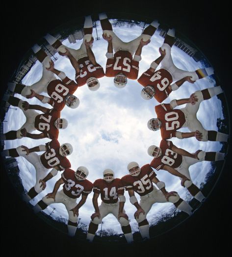 U. of Texas Team in Huddle Neil Leifer, 360 Photography, Ad Photography, Football Photography, Sports Graphics, Sport Photography, American Sports, Types Of Photography, University Of Texas