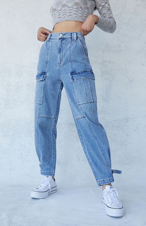 Blue Cargo Pants Outfit, Carpenter Pants Outfit, Cargo Outfits Women, Cargo Outfit, Blue Cargo Pants, Cargo Pants Outfit, Casual Wear Dress, Patched Jeans, Carpenter Pants