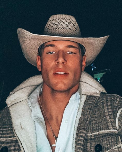 Jonah Prill, Ranch Cowboy, Queer Shirt, Country Guys, Rugby Men, Men Faces, Cowboy Style, Body Builder, Country Boys