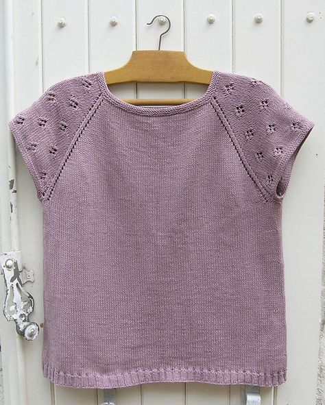 Free Summer Knitting Patterns For Women, Knit Tee Shirt Pattern Free, Summer Sweater Knitting Patterns, Knit Summer Top Patterns, Drops Design Knitting Free, Knitted Tshirt Pattern, Knit Shirt Pattern, Knit Top Pattern Free, Knitting Summer