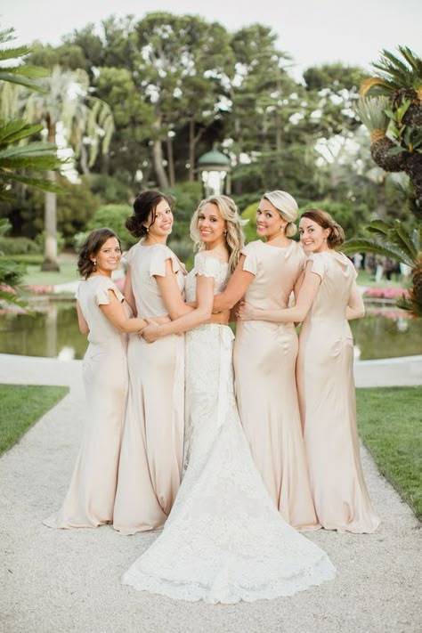 Wedding Group Poses, Wedding Photography Poses Bridal Party, Wedding Ideas Photography, Wedding Group Photos, Small Wedding Photography, Bridesmaid Poses, Bridesmaid Pictures, Bridesmaid Photoshoot, Wedding Photography Checklist