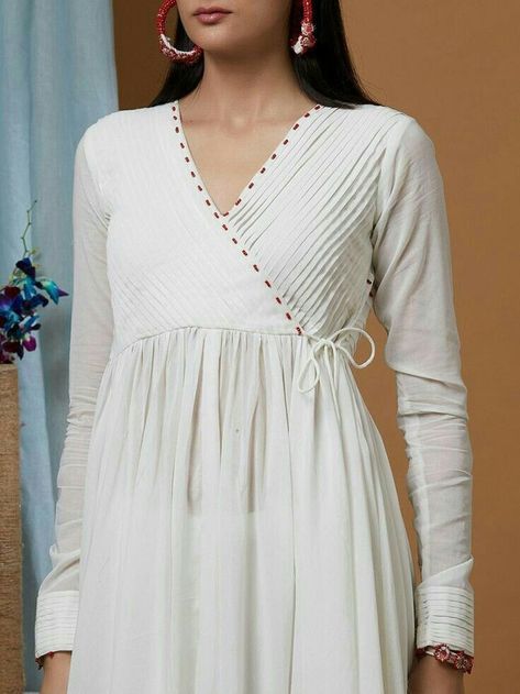 डिजाइनर कपड़े, Angrakha Style, Short Frock, Anarkali Dress Pattern, Designer Kurti Patterns, Simple Kurti Designs, Long Kurti Designs, Pakistani Dresses Casual, Kurta Neck Design