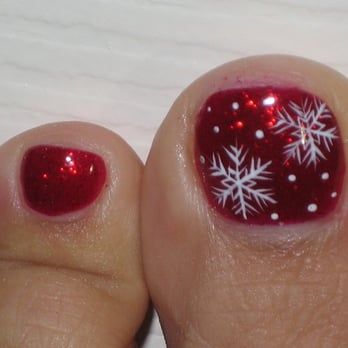 AGAIN...check out the details on the painted snowflake...on my TOE...DANNGGG!! - Yelp Pedicure Snowflake Design, Christmas Gel Pedicure, Christmas Nail Art Designs Snowflakes Red, Pink Christmas Toe Nails, Toenail Art Designs Christmas, Holiday Pedicure Toenails, Snowflake Toenail Designs, Toenail Designs Christmas, Christmas Nails Pedicure