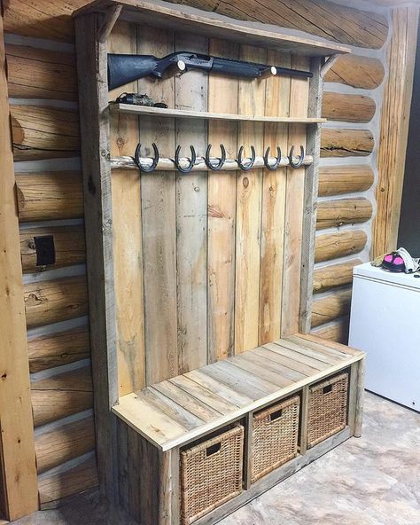 Shoe Rack Coat Rack, Pallet Shoe Rack And Coat Hanger, Diy Coat And Shoe Rack, Diy Rustic Shoe Rack, Coat Rack Made From Pallets, Shoe Bench Coat Rack, Horse Shoe Hanger, Pallet Wood Coat Rack, Western Mud Room Ideas