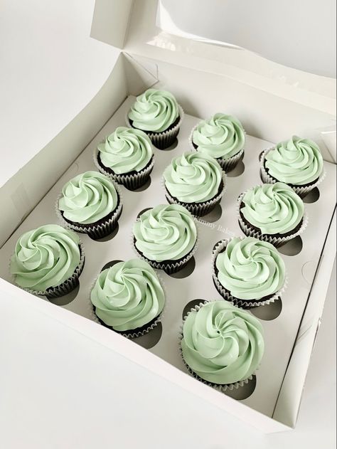 Simple piped buttercream frosted cupcakes Pastel Green Cupcakes, Green Frosting Cupcakes, Sage Green Birthday Cupcakes, Cupcakes With Green Frosting, Light Green Cupcakes, Emerald Green Cupcakes, March Cupcakes, Mint Green Cupcakes, Green Cupcakes Ideas