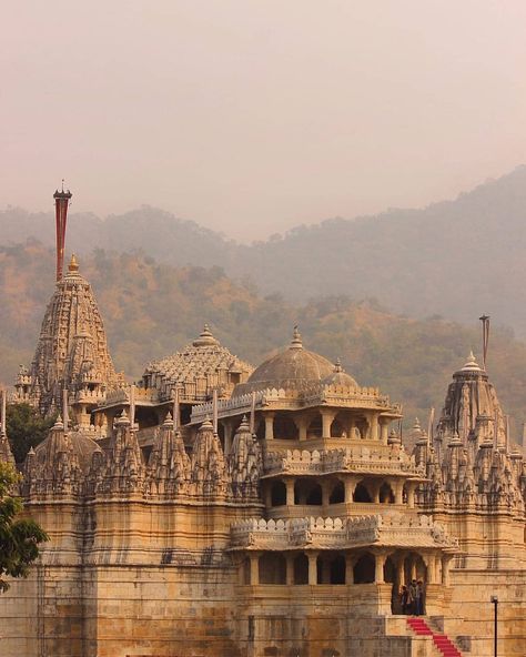 Jainism Aesthetic, Ranakpur Jain Temple, Mahavir Jayanti, God Painting, Indian Temple Architecture, Jain Temple, History Project, Temple Pictures, Background Images For Editing