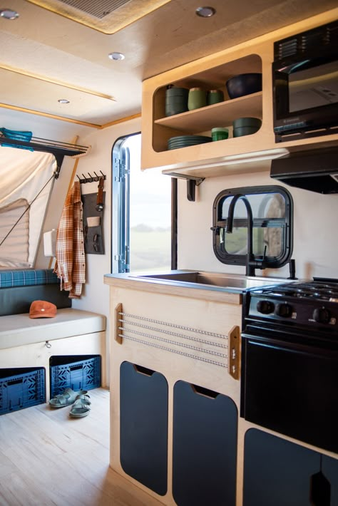 Camper Furniture Ideas, Counter Microwave, Stylish Vans, Camp Van, Kitchen Bamboo, Small Camper Vans, Camper Design, Auto Camping, Bamboo Floor