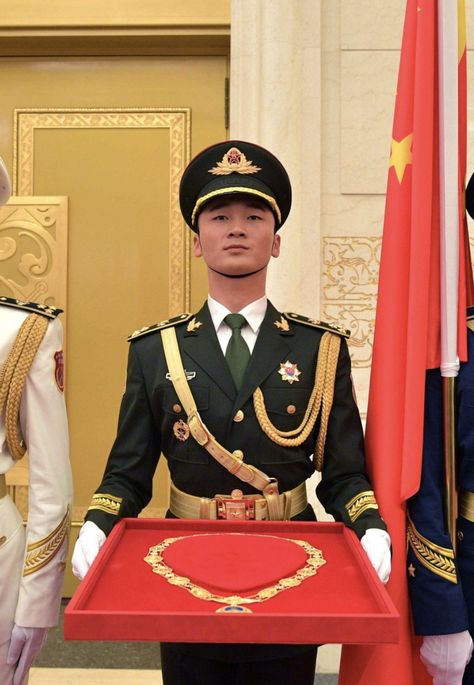 Beijing Garrison Honour Guards China Military, Royal Guards, Chinese Army, Border Guard, Honor Guard, Royal Guard, Beijing, Captain Hat, China