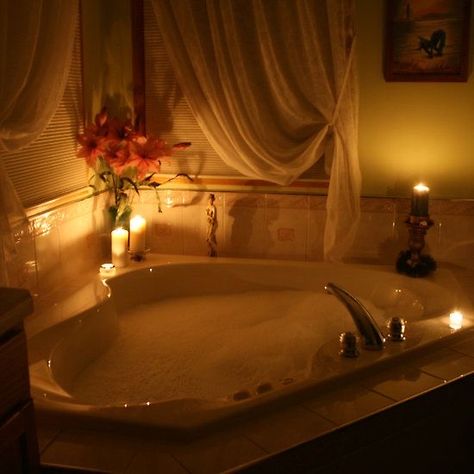 Heart Shaped Bathtub Aesthetic, Big Bath Aesthetic, Romantic Bath Aesthetic, Bathtubs Aesthetics, Bathtub Asethic, Candle Lit Bedroom Aesthetic, Big Bathtub Aesthetic, Candlelight Bedroom, Aesthetic Baths