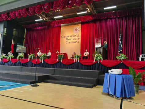 Convocation Stage Decoration, Graduation Stage Decoration Ideas, Graduation Stage Decorations Schools, Graduation Stage, Graduation Backdrop, Grad Party Decorations, Event Stage, Stage Decoration, Ganpati Decoration