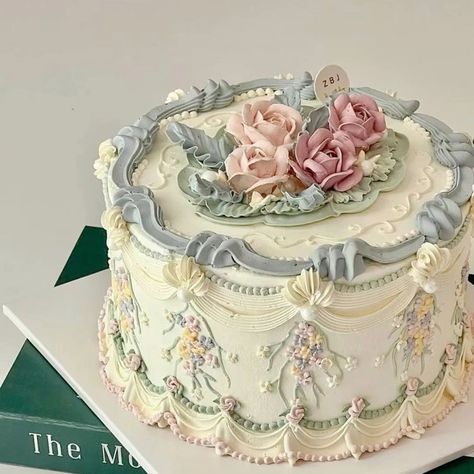 Eclectic Wedding Cake, Tårta Design, Flowers Wedding Cake, Bolo Vintage, Vintage Birthday Cakes, Vintage Cakes, Mini Cakes Birthday, Pretty Dessert, Cake Inspo