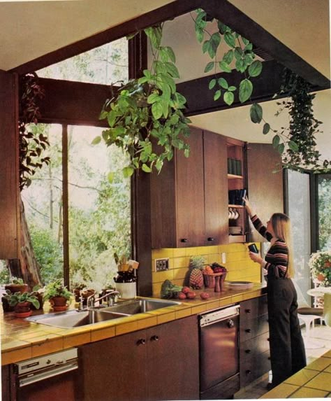 Hippie Kitchen, 70s Interior Design, 1970s Kitchen, 70s Interior, 70s House, Retro Interior Design, 70s Home, 70s Home Decor, Tile Countertops