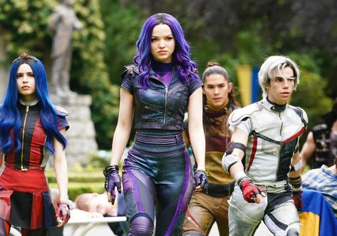 Dove Cameron Descendants, Evie Descendants, Mal Descendants, Descendants Characters, Raini Rodriguez, Mal And Evie, Disney Channel Descendants, Disney Descendants 3, Descendants Cast