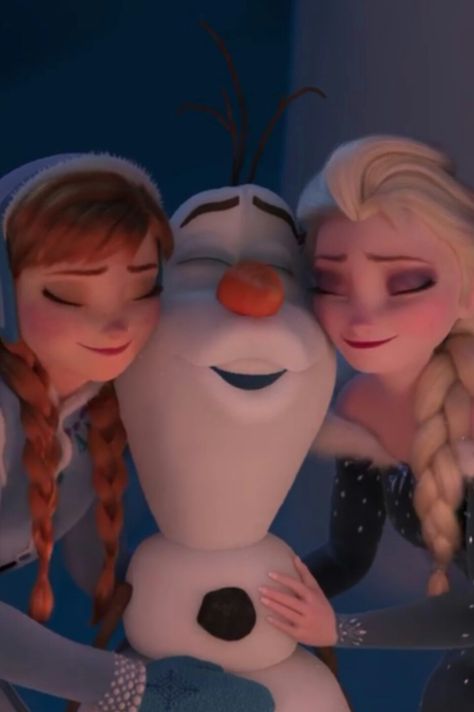 Anna and Elsa with Olaf Frozen Tumblr, Anna Et Elsa, Film Frozen, Disney Reveal, Olaf's Frozen Adventure, New Disney Movies, Adventure Trailers, Elsa Olaf, Frozen Movie