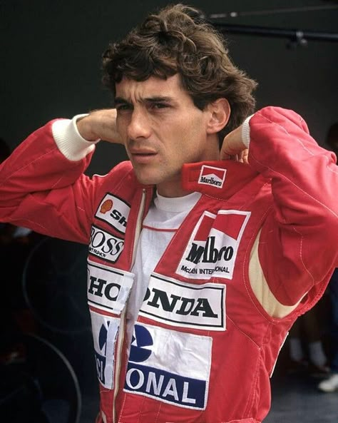 Ayrton Senna’s Instagram post: “Senna 1990 San Marino Treinos do GP de San Marino, Ímola, 12/05/1990 Senna 1990 San Marino 05/12/1990, Trials GP San Marino, Imola” Aryton Senna, Alain Prost, Мотоциклы Cafe Racers, Sport Automobile, Michael Schumacher, F1 Racing, Racing Driver, F1 Drivers, Hollywood Celebrities