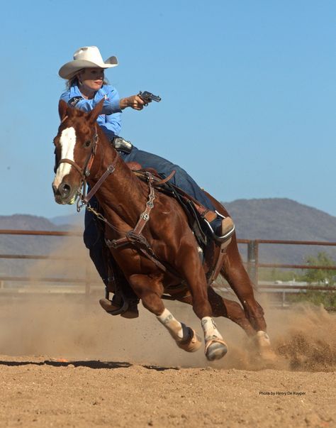 Kenda Lenseigne world champion and her horse Justin Cowboy Poses Reference Horse, Cowboy On Horse Reference, On Horse Reference, Living In Oregon, Cowboy Pictures, Action Pose Reference, Wilde Westen, Not Funny, Cowgirl Rodeo