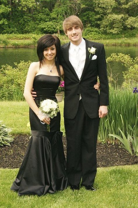 Emo Dress Outfit, Emo Wedding Dresses, Prom Couples Outfits, Alternative Prom, Emo Prom, 2000s Prom, Prom Prep, Goth Prom, Scene Dress