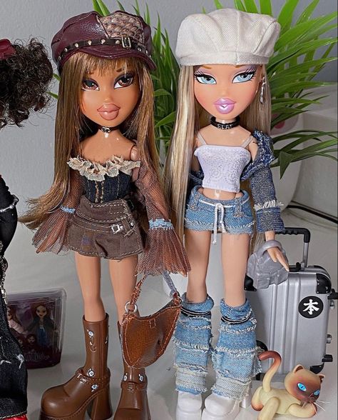 2000s Fashion Outfits Bratz, Beats Doll Outfits, Bratz Skirt Outfit, Cloe Bratz Aesthetic Outfits, 2000s Fashion Bratz, Bratz Denim Outfit, Bratz Doll Restyle, Yasmin Bratz Aesthetic Outfits, Bratz Summer Outfits