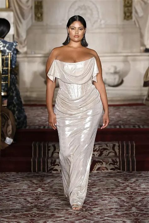 Christian Siriano Fashion show, Runway, Ready To Wear Fall Winter 2024, New York Fashion Week, Runway Look Nyfw 2024, New York Fashion Week Runway, Runway Ready To Wear, Fashion Show Runway, Fashion Runway, Fall Winter 2024, Fashion Week Runway, Christian Siriano, Clothing Design