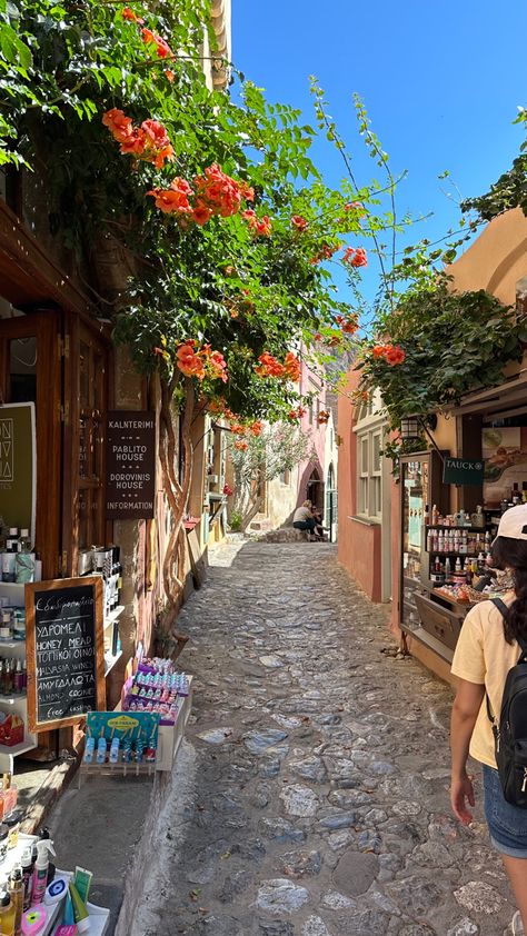 You can not muss out on this beautiful old town on the peleponnes in greece! Streets Of Greece, Greece Town Aesthetic, Greek Town Aesthetic, Old Greece Aesthetic, Bloxburg Village, Greece Streets, Greek Streets, Nice Old Town, Mediterranean Town