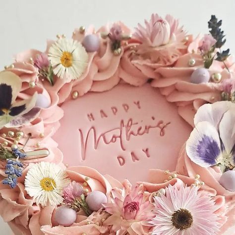 Charlotte Cope - Perfect Cakes Co on Instagram: "HAPPY MOTHERS DAY...  I hope you all have a lovely day.   This is the only mothers day cake I made this year, and it was for an amazing 13 year old, who called me earlier in the week and told me she wanted a cake for her Mother, for Mothers Day.   She organised the whole thing herself, which was the sweetest surprise for her mum.   P.s. This is a fully ganache cake   #specialcake #ganachecake #driedflowercake #pinkcake #pressedflowercake #occasioncakewestmidlands" Mother’s Day Cakes, Mothers Day Cookies Decorated, Mothers Day Cake Ideas, Happy Mothers Day Cake, Mothers Day Treats, Cake Mothers Day, French Butter Cookies, Mothers Day Cookies, Cookies Summer