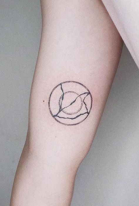 Mindfulness Tattoo Ideas, Kintsugi Art Tattoo, Kintsugi Tattoo Minimalist, Kintsugi Heart Tattoo, Kintsugi Wedding, Kintsugi Vase Tattoo, Kintsukuroi Tattoo, Wabi Sabi Tattoo Ideas, Wabi Sabi Tattoo