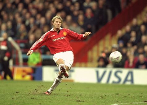 David Beckham's shooting Manchester United Images, Manchester United Football Club, Wayne Rooney, Manchester United Football, Free Kick, Man Utd, David Beckham, Man United, Football Boots