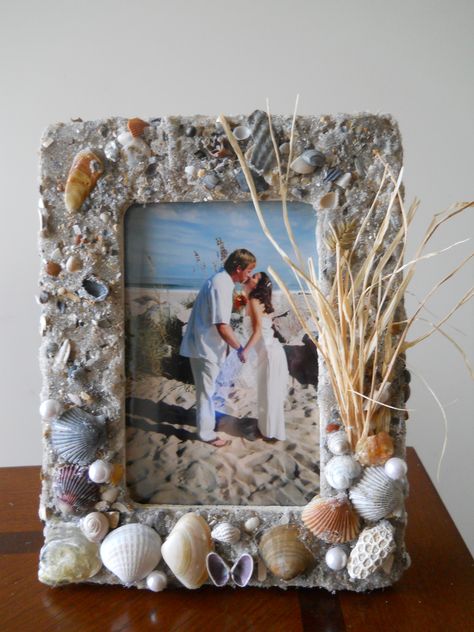 4x6 Wooden Beach Picture Frame with Hand Collected Beach Sand and Sea Shells and Pearls. Clear coated to last! Beach Picture Frames, Sea Oats, Beach Wedding Gifts, Art Coquillage, Seashell Projects, Beach Frame, Sand Sea, A Day At The Beach, Great Wedding Gifts