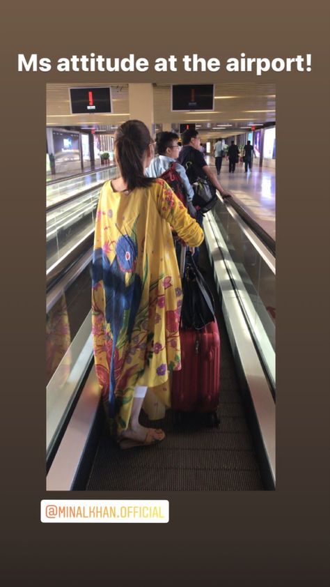 Colorful Style Outfits, Pakistani Beauty, Minal Khan, Angled Bob Hairstyles, Hania Amir, At Airport, Pakistani Celebrities, Pakistani Wedding Outfits, Pakistani Dresses Casual