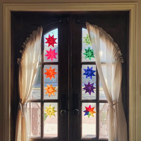 Waldorf Window Stars Tutorial — Chasing Windmills Window Stars, Winter Windows, July Calendar, Waldorf School, Waldorf Education, Natural Toys, Waldorf Toys, Paper Stars, Waldorf Dolls