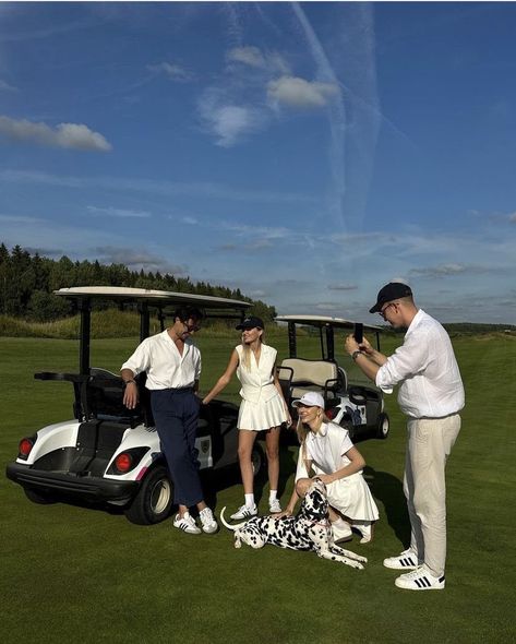 Aesthetic Dalmation, Rich Couple Aesthetic Classy, Old Money Friends, Sporty Rich Aesthetic, Outfit Ideas Adidas, Billionaire Family, Sporty And Rich Aesthetic, Preppy Outfit Ideas, Golf Aesthetic