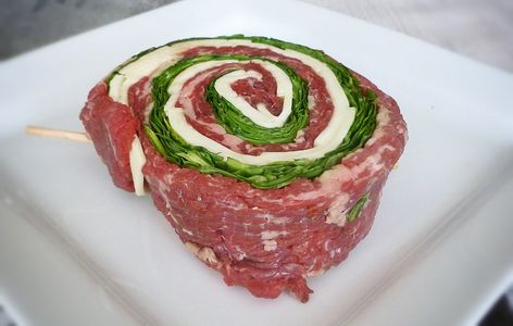 How To Cook Beef Pinwheels On The Stove Beef pinwheels are a delicious and visually stunning dish that is sure to impress your guests. This recipe takes a clas Steak Florentine, Flank Steak Pinwheels, Steak Pinwheels, Surimi Recipes, Ciroc Recipes, Crohns Recipes, Endive Recipes, Scallions Recipes, Beef Flank Steak