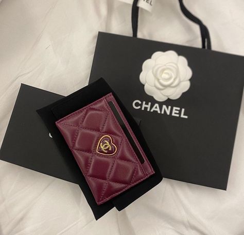 33sofher Chanel 2023, Gift Wishlist, 90s Makeup, Handbag Essentials, 2023 Ss, Cute Wallets, Girly Bags, Fancy Bags, Girly Accessories