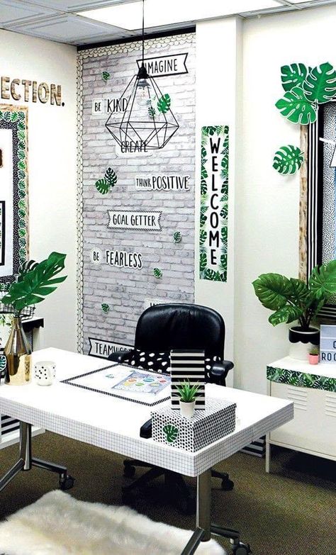 Unique Classroom Themes, Classroom Teacher Desk, Class Decoration Ideas, Creative Classroom Decor, Plants Classroom, Teachers Room, Creative Teaching Press, Kindergarten Classroom Decor, Modern Classroom