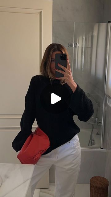 Maria Martin De Pozuelo on Instagram: "I would describe this look as:  COMFY&CHIC! 🧡 What do you think?" Maria Martin, Trendy Christmas Outfits, Comfy Chic, Christmas Outfit