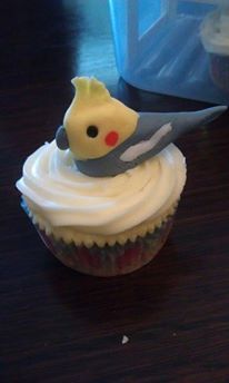 Cockatiel cupcake for Rebecca.. Parrot Cakes, Lutino Cockatiel, Bird Cake, Bird Cakes, Fun Lunch, Food Carving, Doll Cake, Bakery Cafe, Great Desserts