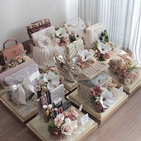 Wedding Taals, Dulang Hantaran Ideas, Wedding Dala, Hantaran Ideas, Dulang Hantaran, Hantaran Pernikahan, Wedding Gift Hampers, Nikah Decor, Wedding Packing