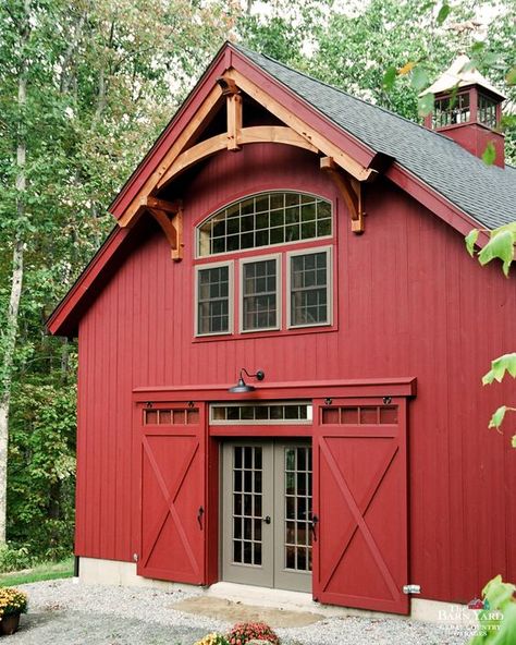 Barn Style House Exterior, Barn Home Designs, Barn Colors, Rustic Barn Homes, French Chalet, Barn Style Garage, Barn Windows, Farm Building, Backyard Barn