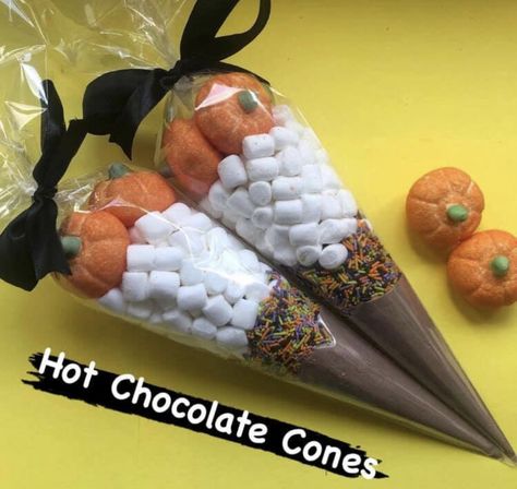 Halloween Hot Chocolate Cones, Halloween Sweet Cones, Hot Cocoa Gift Ideas, Hot Chocolate Cones, Quick Halloween Treats, Halloween Hot Chocolate, Halloween Soup, Halloween Hunt, Fall Bake Sale