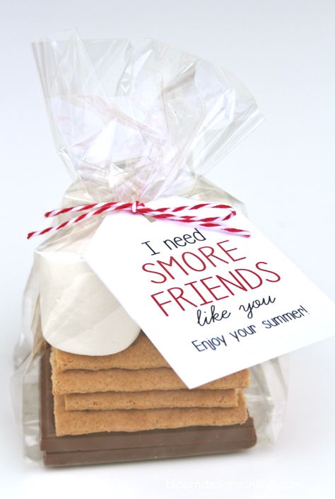 I need S'more Friends like you gift idea on { lilluna.com } Pop Bys Real Estate, Glamping Birthday, Small Gifts For Friends, Marketing Gift, Real Estate Gifts, Client Appreciation, S'mores, Free Print, Festive Treats