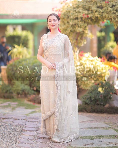 Hania Amir Saree, Yasir Hussain, Bride Fashion Photography, Wedding Dresses Muslim, Hania Aamir, Kinza Hashmi, Sarees For Girls, Pakistani Actors, Hania Amir