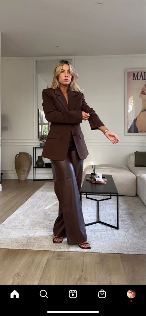 Brown Outfit Aesthetic, Inspiration For Women, Aesthetic Brown, Brown Trousers, Chique Outfits, Suit For Women, Brown Blazer, Brown Outfit, Power Suit